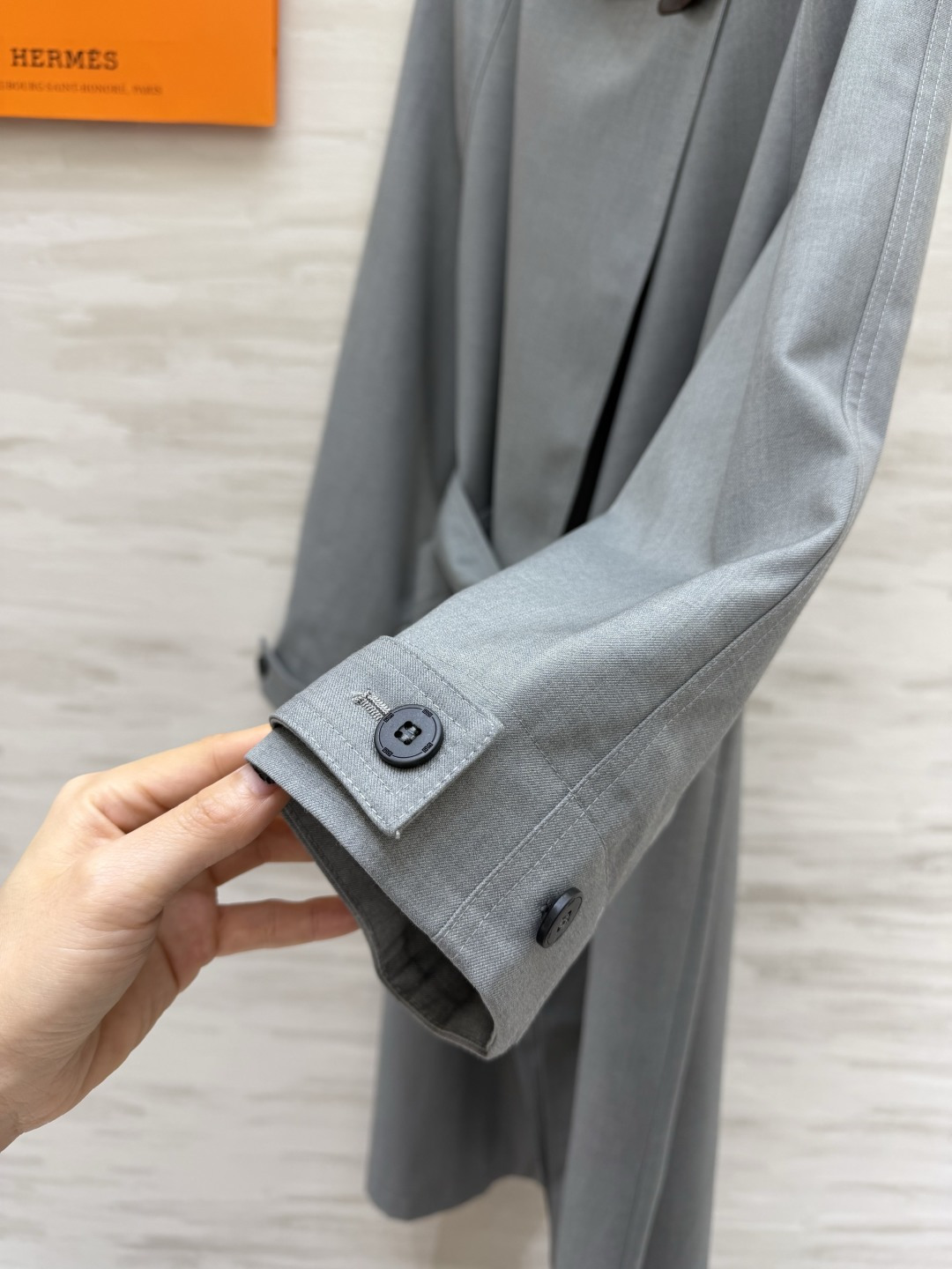 #Herme♡²⁶立领风衣 极简立领 金属扣设计 自带高级气场 灰调清冷/焦糖复古 两种风格一键切换！腰