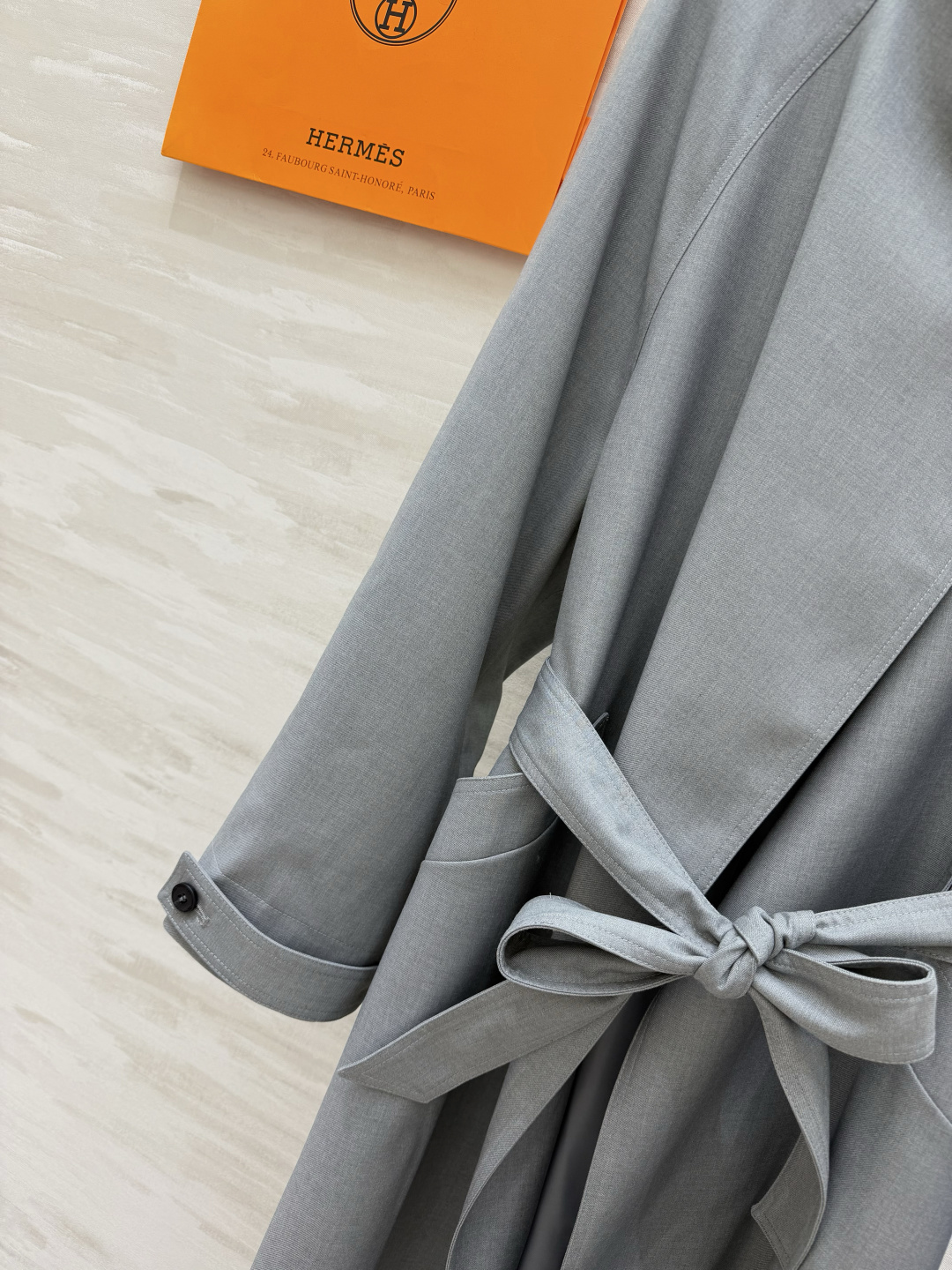 #Herme♡²⁶立领风衣 极简立领 金属扣设计 自带高级气场 灰调清冷/焦糖复古 两种风格一键切换！腰