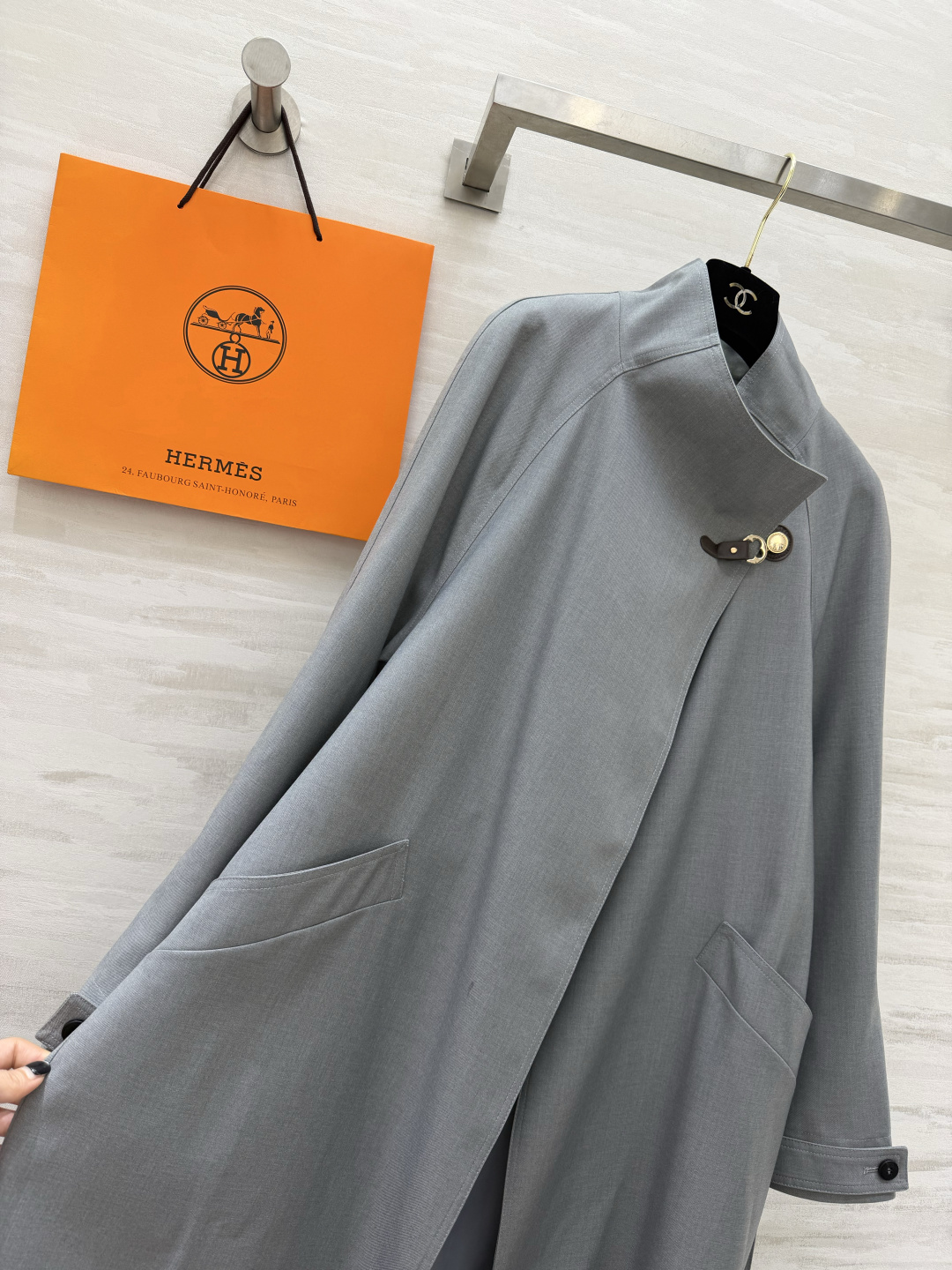 #Herme♡²⁶立领风衣 极简立领 金属扣设计 自带高级气场 灰调清冷/焦糖复古 两种风格一键切换！腰