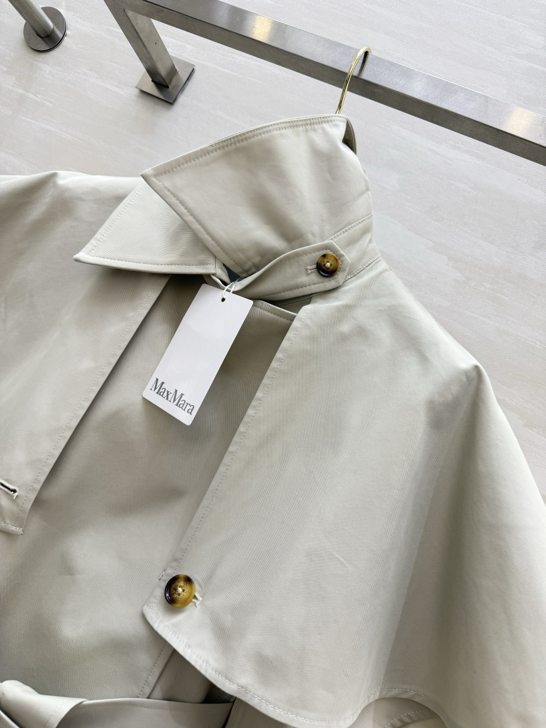 #MaxMar♡²⁶斗篷式风衣｜ 经典卡其色 斗篷式廓形 自带法式慵懒氛围感 双排扣大翻领设计 复古又大