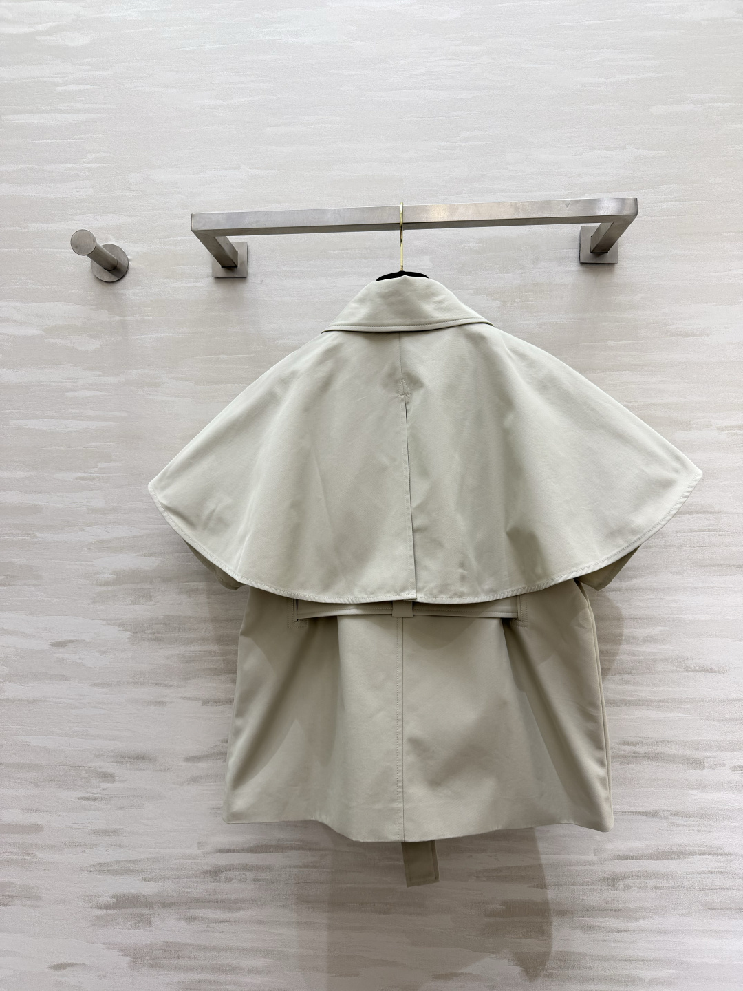 #MaxMar♡²⁶斗篷式风衣｜ 经典卡其色 斗篷式廓形 自带法式慵懒氛围感 双排扣大翻领设计 复古又大