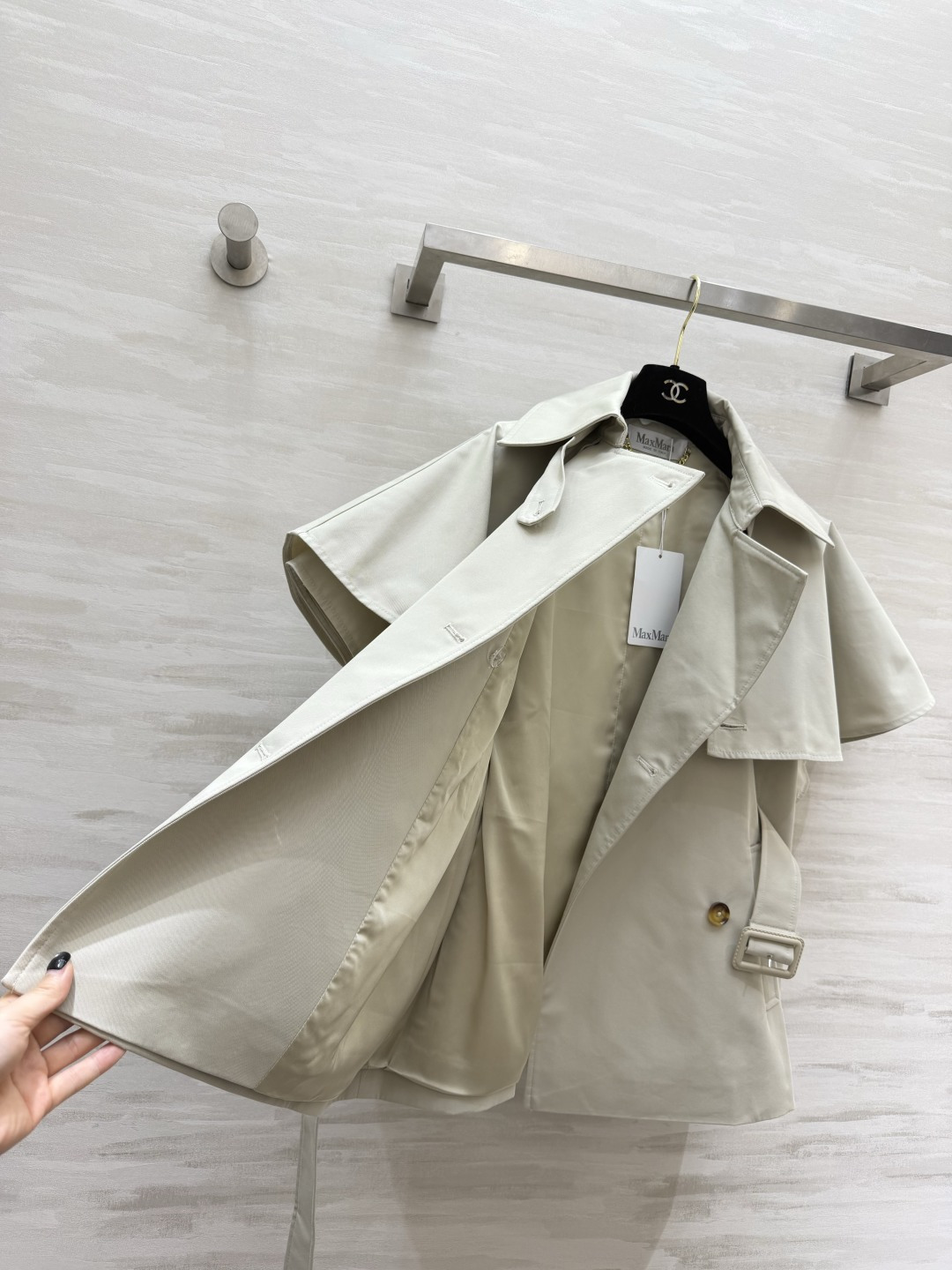 #MaxMar♡²⁶斗篷式风衣｜ 经典卡其色 斗篷式廓形 自带法式慵懒氛围感 双排扣大翻领设计 复古又大