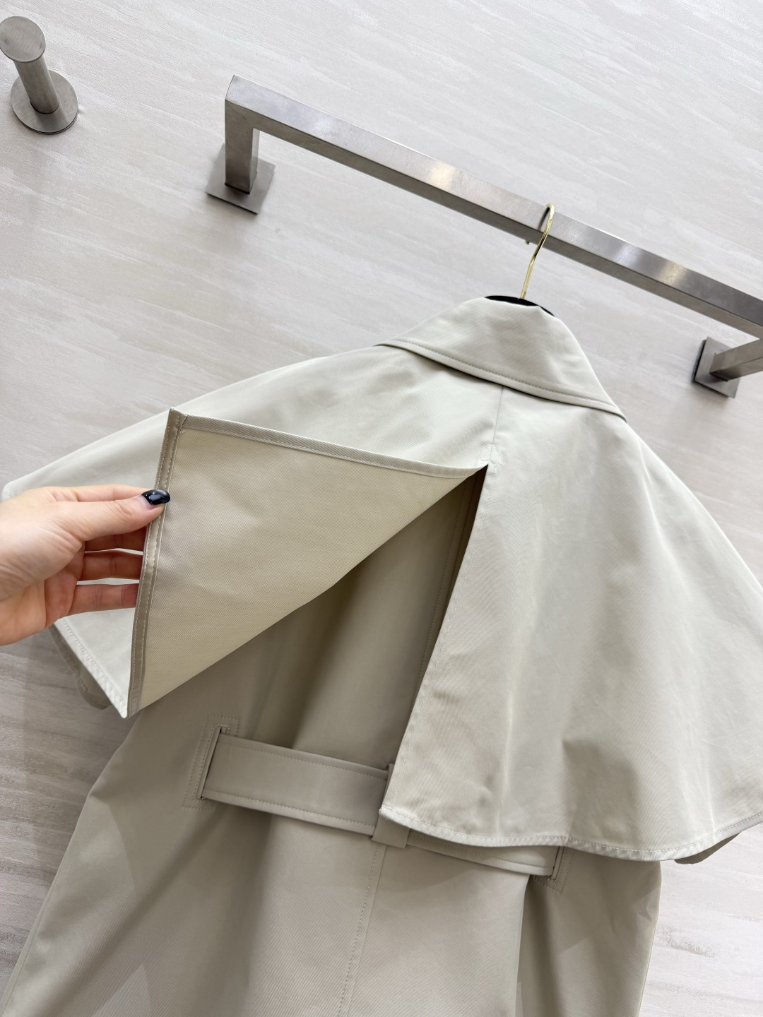 #MaxMar♡²⁶斗篷式风衣｜ 经典卡其色 斗篷式廓形 自带法式慵懒氛围感 双排扣大翻领设计 复古又大