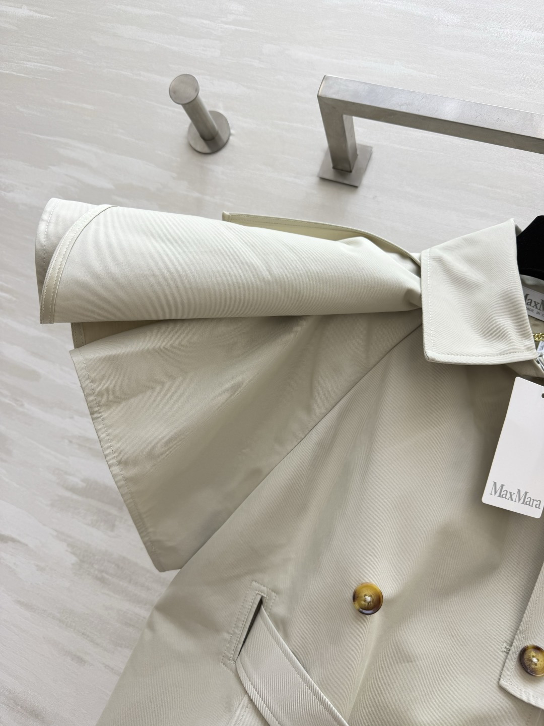 #MaxMar♡²⁶斗篷式风衣｜ 经典卡其色 斗篷式廓形 自带法式慵懒氛围感 双排扣大翻领设计 复古又大
