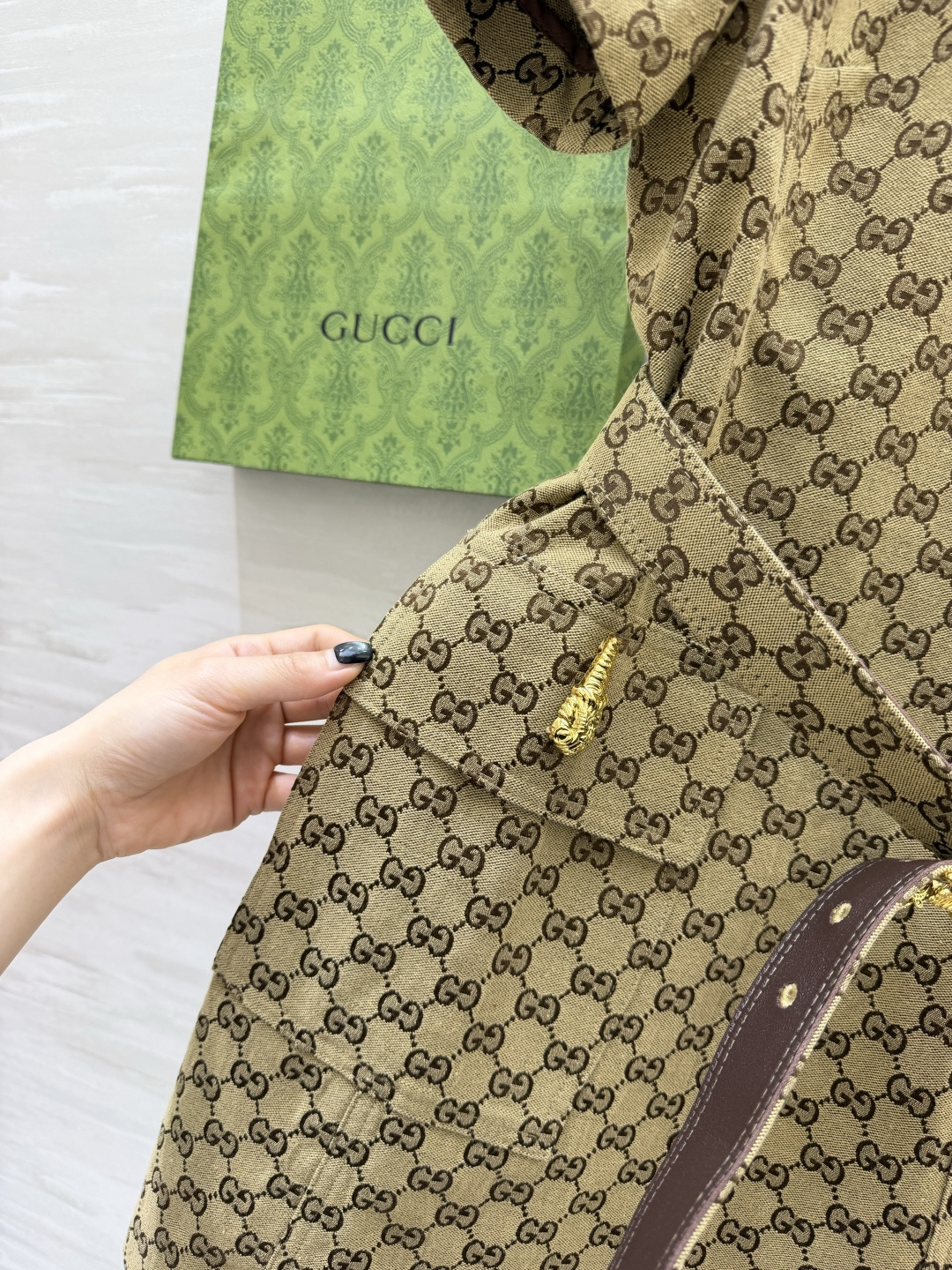 #Gucc♡²⁶老花收腰连衣裙 把复古贵气焊在身上经典双G满印老花 把品牌DNA直接刻在身上！圆领短袖设