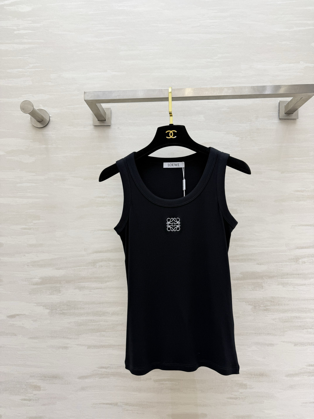 ✨Loew♡²⁶ss刺绣坑条背心 春夏穿搭的万能内搭神器 经典坑条针织面料 弹力拉满 胸口标志性Anag