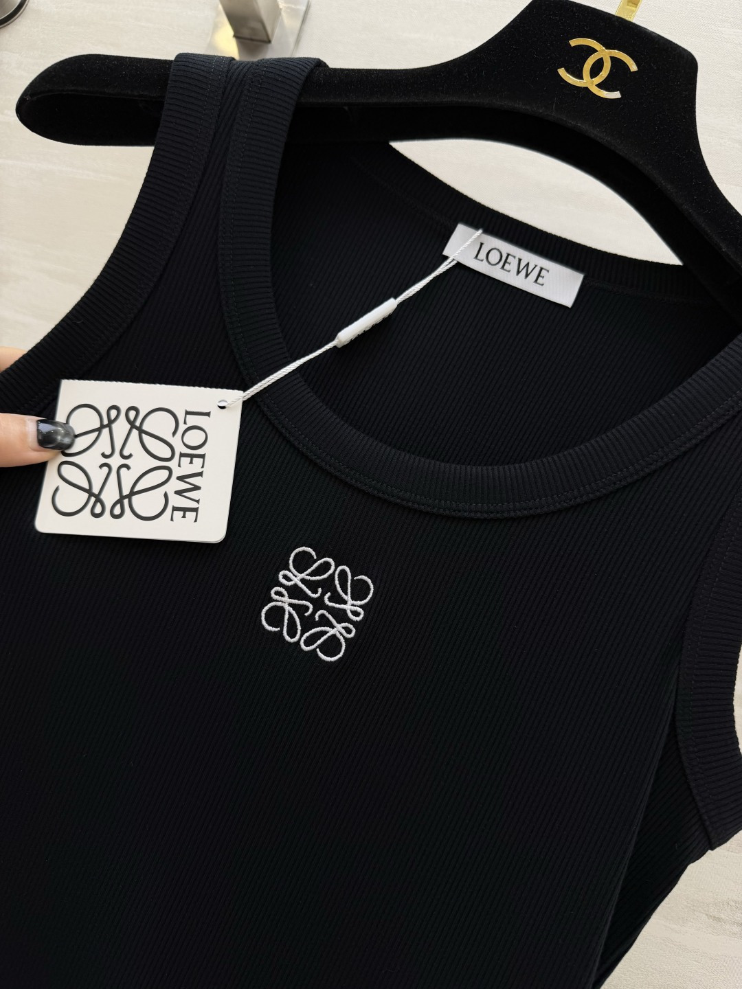✨Loew♡²⁶ss刺绣坑条背心 春夏穿搭的万能内搭神器 经典坑条针织面料 弹力拉满 胸口标志性Anag