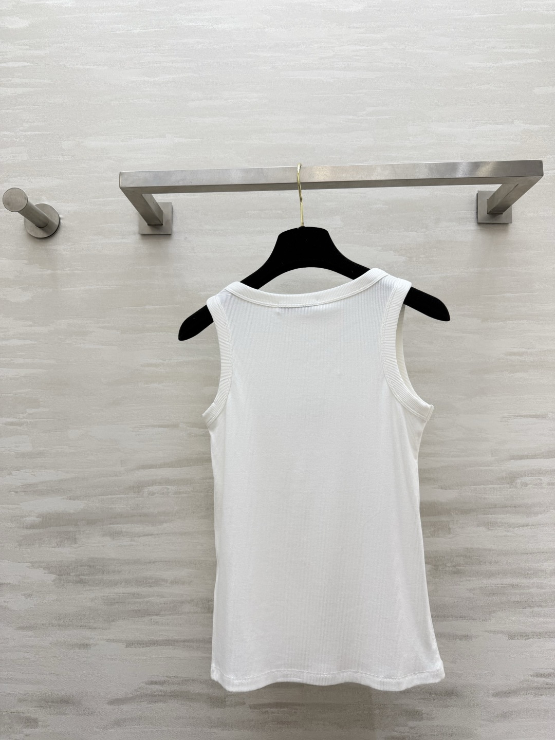 ✨Loew♡²⁶ss刺绣坑条背心 春夏穿搭的万能内搭神器 经典坑条针织面料 弹力拉满 胸口标志性Anag