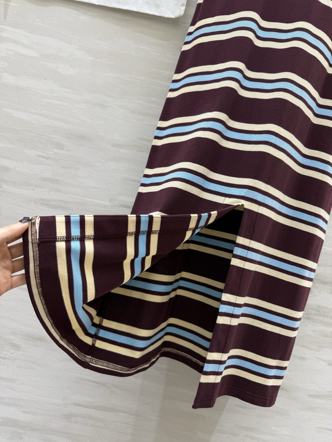 #Chane♡²⁶条纹T恤裙 懒人出门的高级感密码✨经典圆领 直筒H型剪裁 不挑身材！小双C刺绣低调显贵