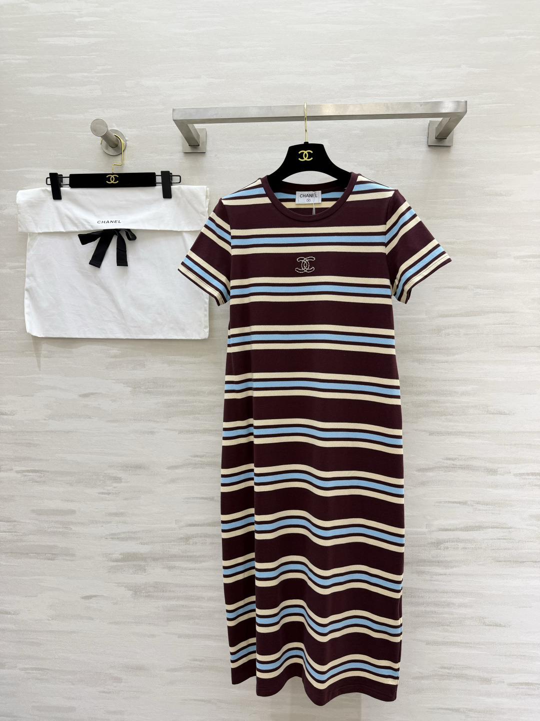 #Chane♡²⁶条纹T恤裙 懒人出门的高级感密码✨经典圆领 直筒H型剪裁 不挑身材！小双C刺绣低调显贵