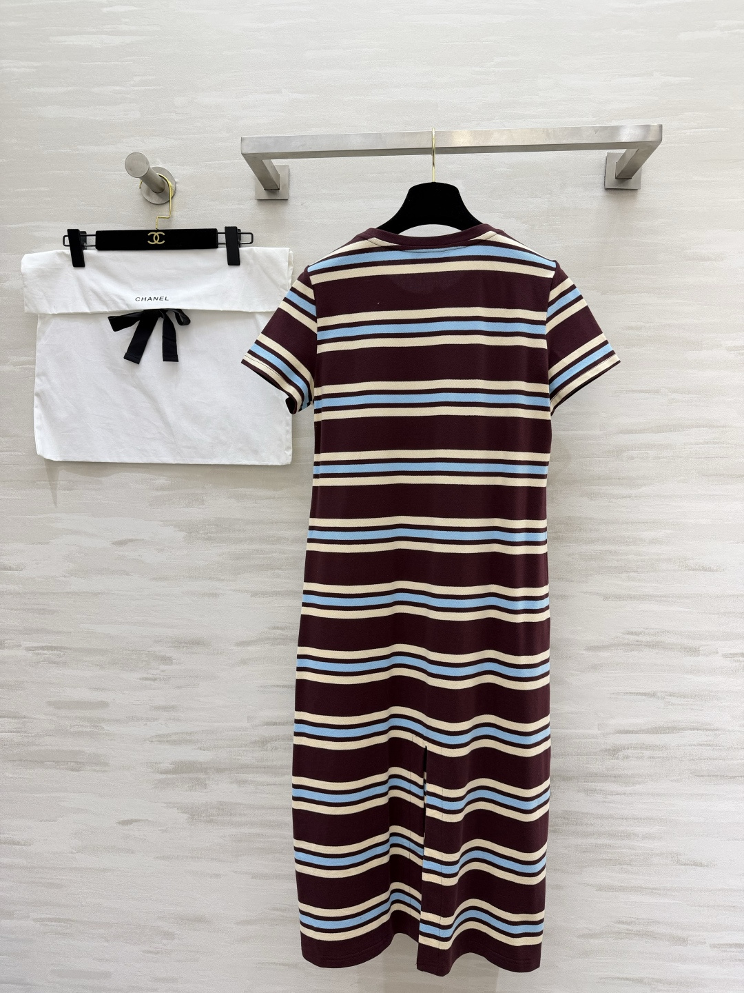 #Chane♡²⁶条纹T恤裙 懒人出门的高级感密码✨经典圆领 直筒H型剪裁 不挑身材！小双C刺绣低调显贵
