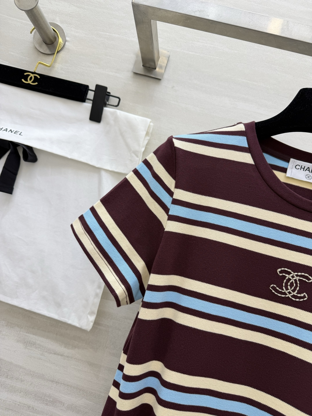 #Chane♡²⁶条纹T恤裙 懒人出门的高级感密码✨经典圆领 直筒H型剪裁 不挑身材！小双C刺绣低调显贵