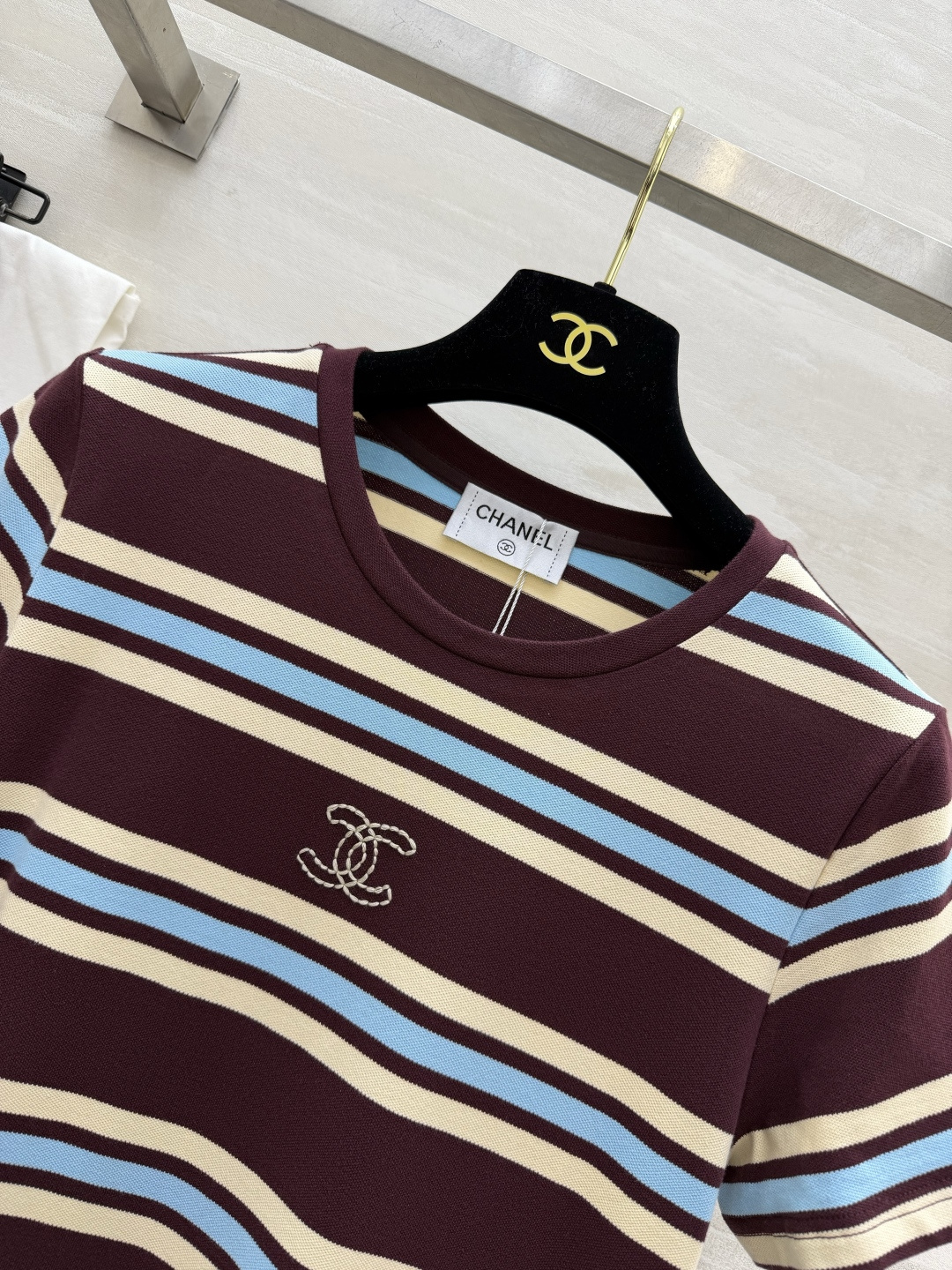 #Chane♡²⁶条纹T恤裙 懒人出门的高级感密码✨经典圆领 直筒H型剪裁 不挑身材！小双C刺绣低调显贵