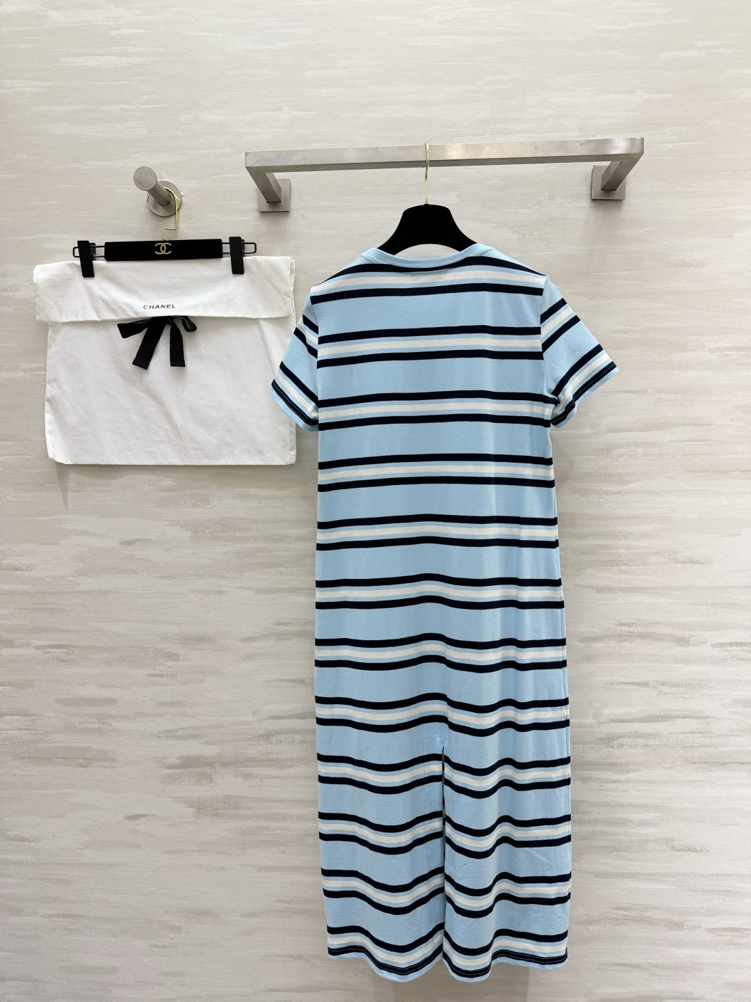 #Chane♡²⁶条纹T恤裙 懒人出门的高级感密码✨经典圆领 直筒H型剪裁 不挑身材！小双C刺绣低调显贵