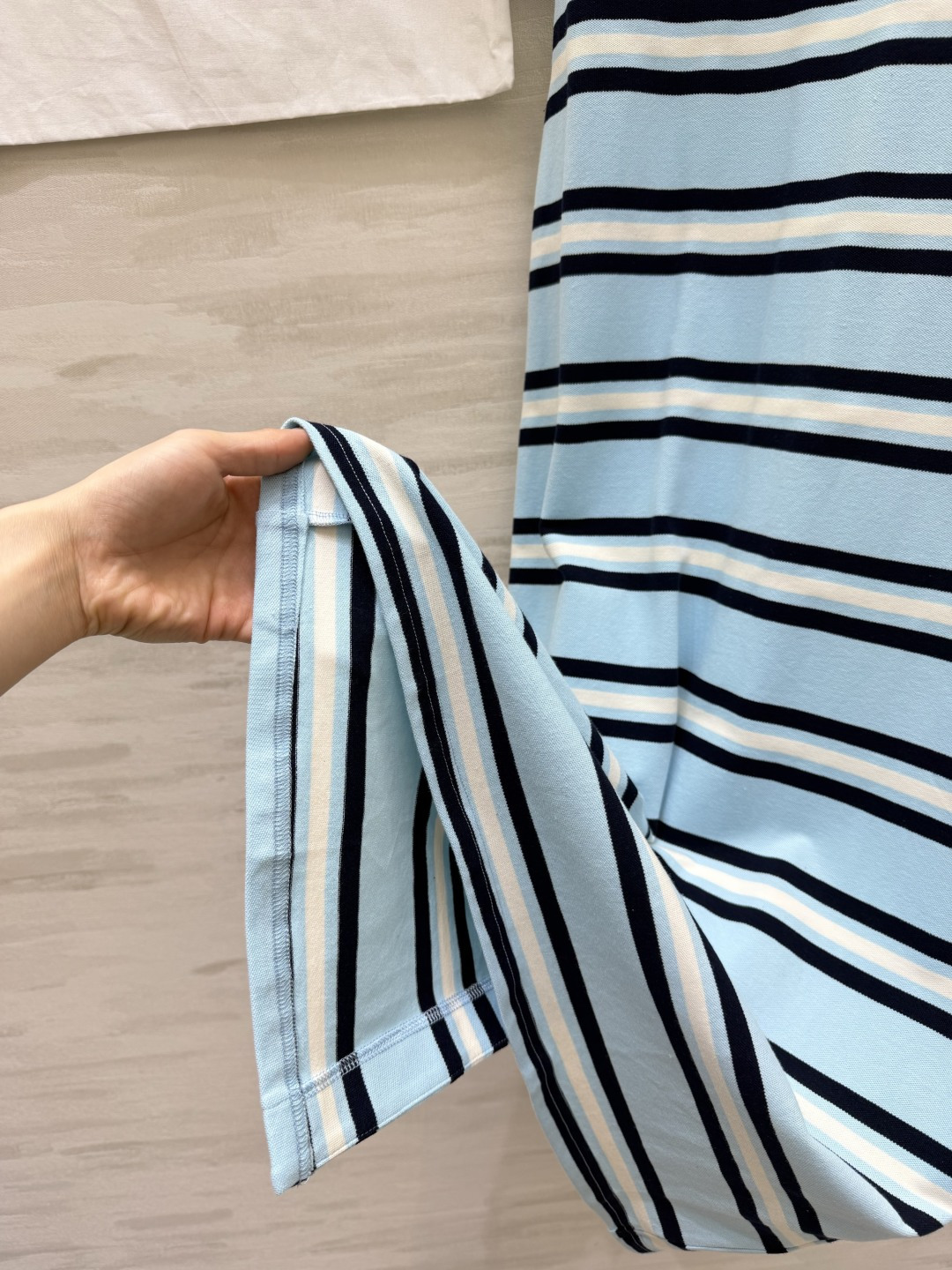 #Chane♡²⁶条纹T恤裙 懒人出门的高级感密码✨经典圆领 直筒H型剪裁 不挑身材！小双C刺绣低调显贵