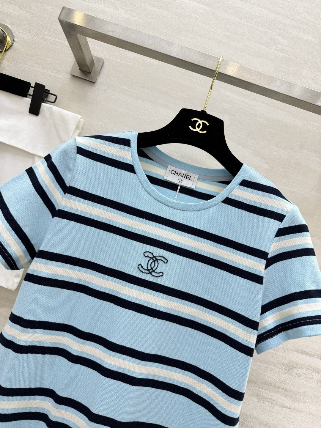 #Chane♡²⁶条纹T恤裙 懒人出门的高级感密码✨经典圆领 直筒H型剪裁 不挑身材！小双C刺绣低调显贵