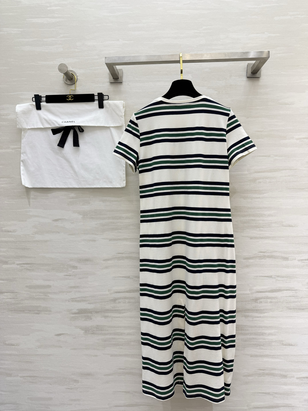 #Chane♡²⁶条纹T恤裙 懒人出门的高级感密码✨经典圆领 直筒H型剪裁 不挑身材！小双C刺绣低调显贵