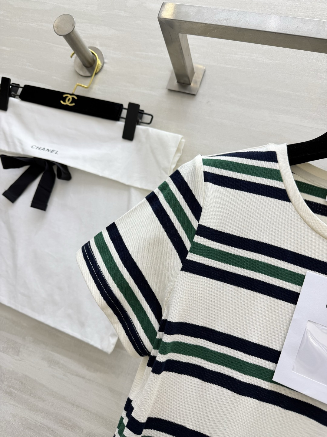 #Chane♡²⁶条纹T恤裙 懒人出门的高级感密码✨经典圆领 直筒H型剪裁 不挑身材！小双C刺绣低调显贵