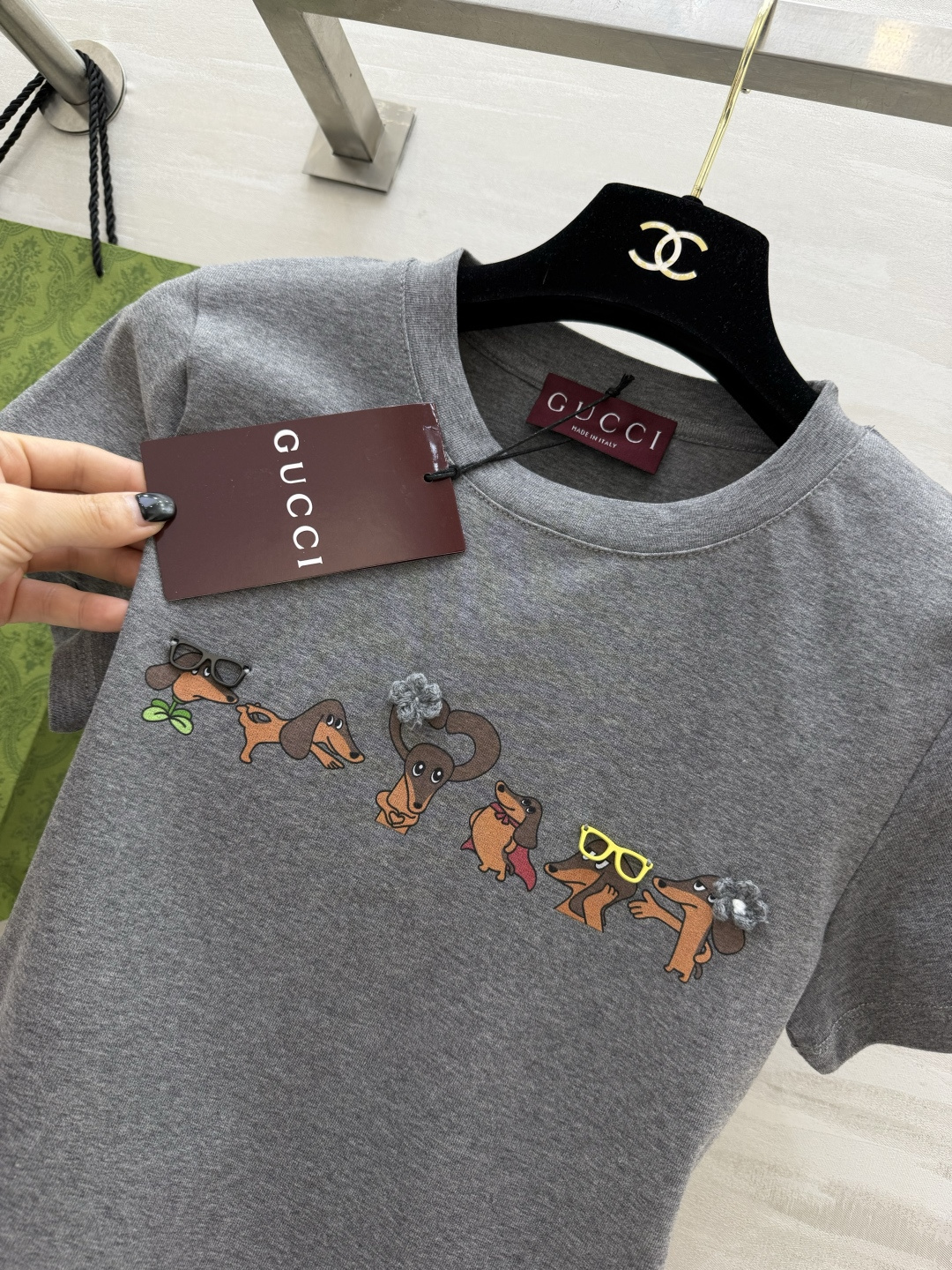 夏日的快乐，是Gucc♡²⁶小狗T给的🐾软乎乎的纯棉面料，上身超舒服一排可可爱爱的腊肠犬，瞬间戳中少女心
