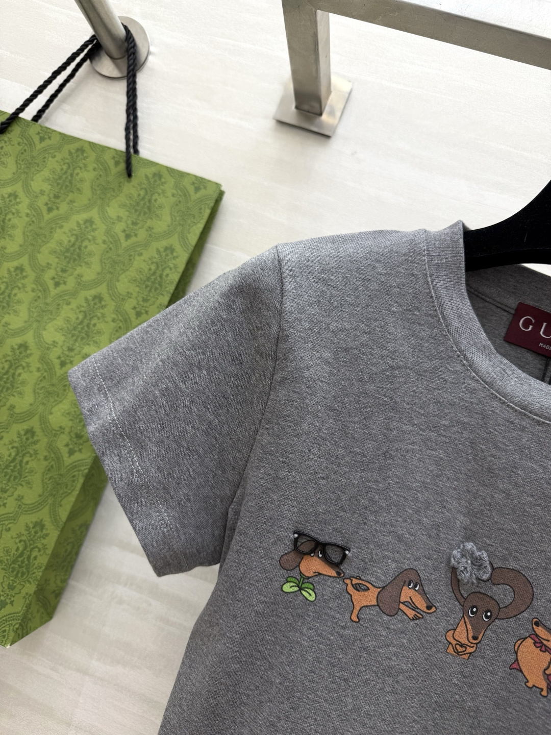 夏日的快乐，是Gucc♡²⁶小狗T给的🐾软乎乎的纯棉面料，上身超舒服一排可可爱爱的腊肠犬，瞬间戳中少女心