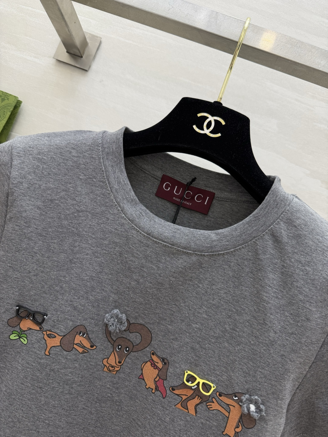 夏日的快乐，是Gucc♡²⁶小狗T给的🐾软乎乎的纯棉面料，上身超舒服一排可可爱爱的腊肠犬，瞬间戳中少女心