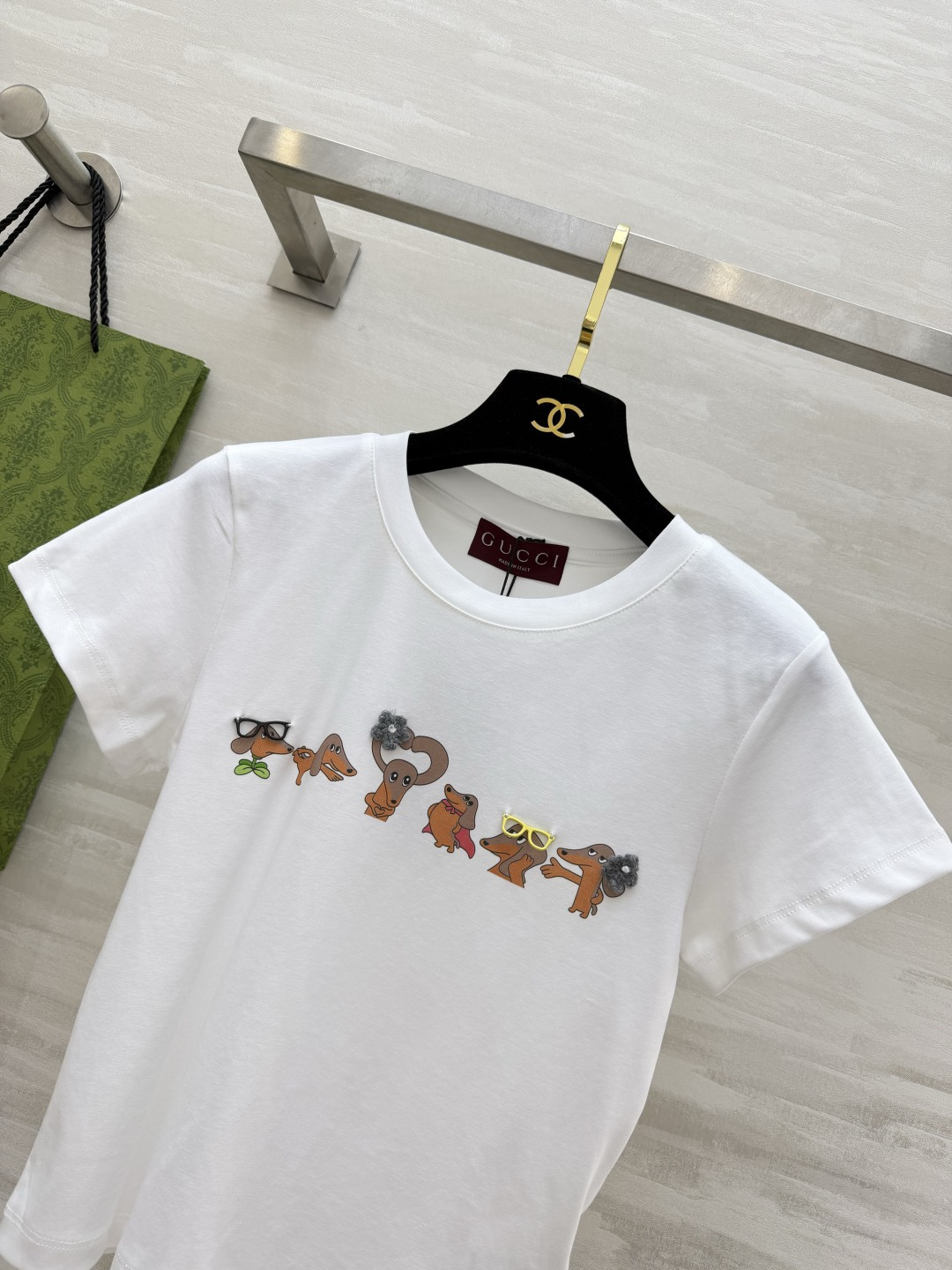 夏日的快乐，是Gucc♡²⁶小狗T给的🐾软乎乎的纯棉面料，上身超舒服一排可可爱爱的腊肠犬，瞬间戳中少女心