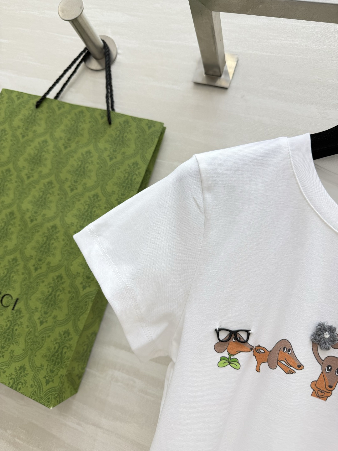 夏日的快乐，是Gucc♡²⁶小狗T给的🐾软乎乎的纯棉面料，上身超舒服一排可可爱爱的腊肠犬，瞬间戳中少女心