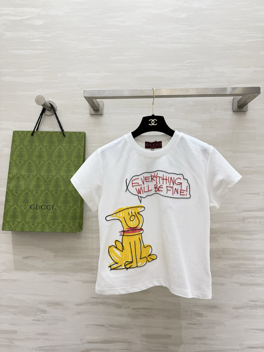 ✨ GUCC♡²⁶ss涂鸦🐶治愈系刺绣🪡T恤 “EVERYTHING WILL BE FINE!” 把温
