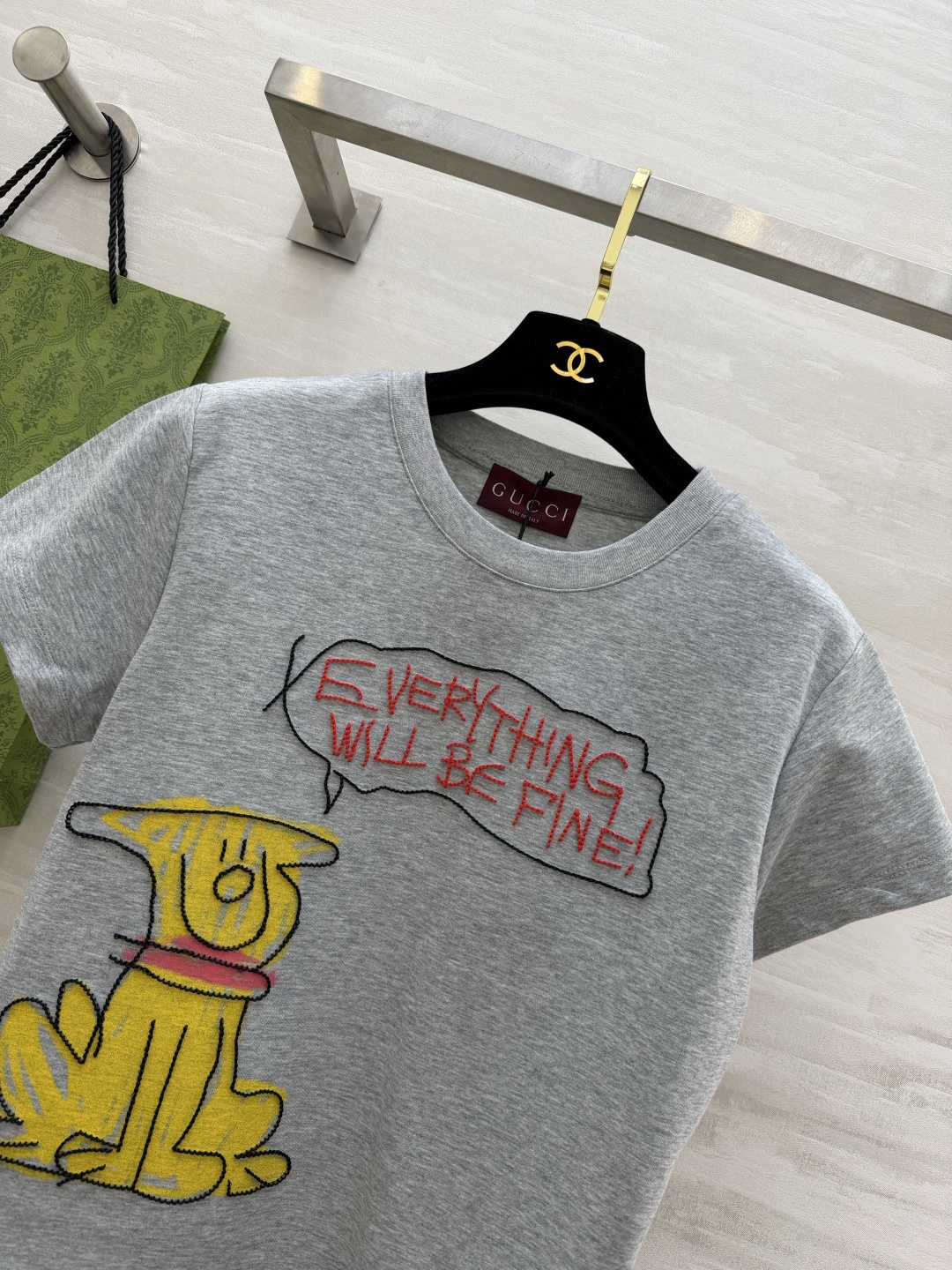 ✨ GUCC♡²⁶ss涂鸦🐶治愈系刺绣🪡T恤 “EVERYTHING WILL BE FINE!” 把温