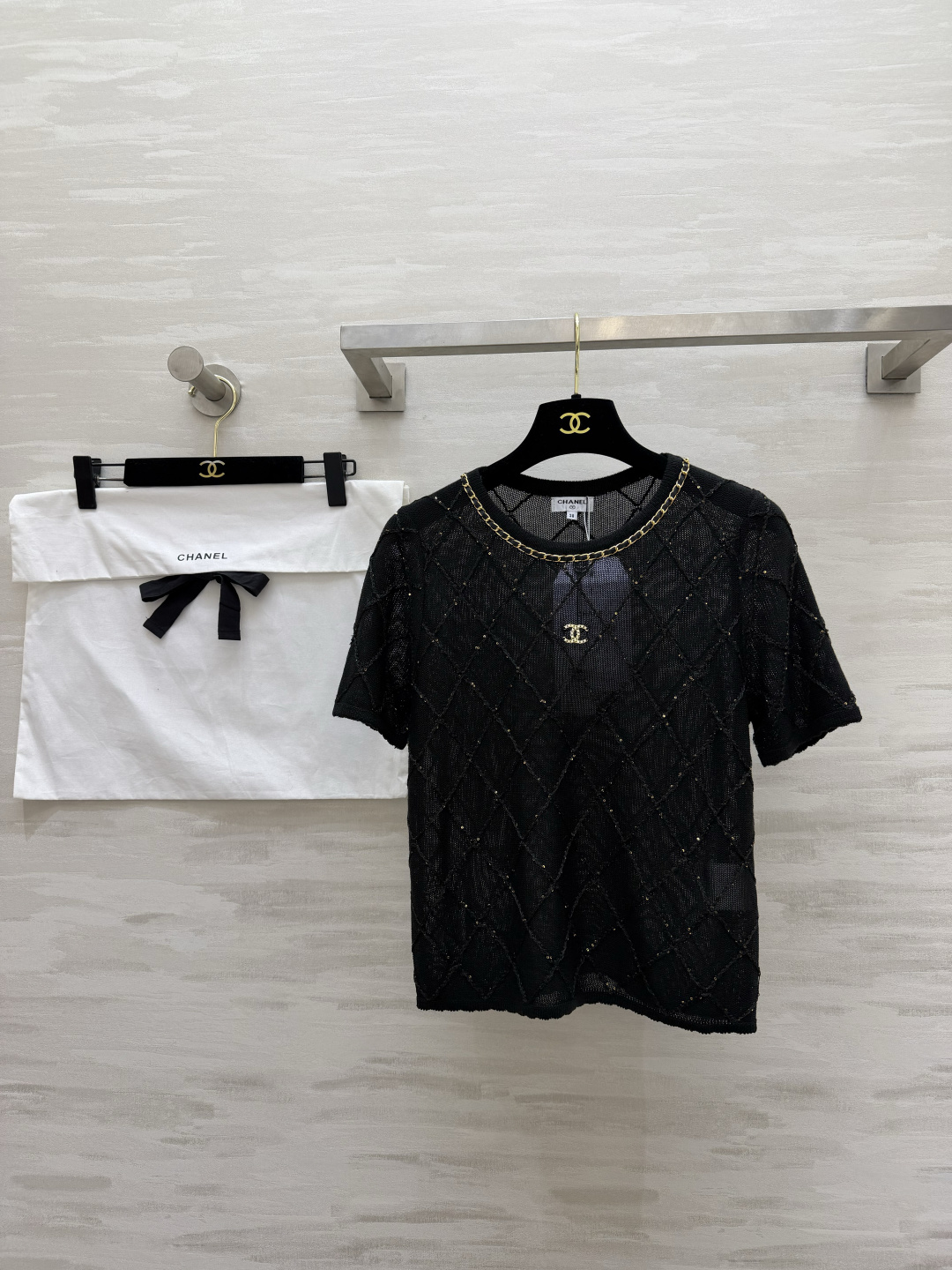 #Chane♡²⁶菱格纹短袖针织衫｜把法式优雅焊在身上经典菱格纹 链条圆领 双C金标每一处细节都在诠释高