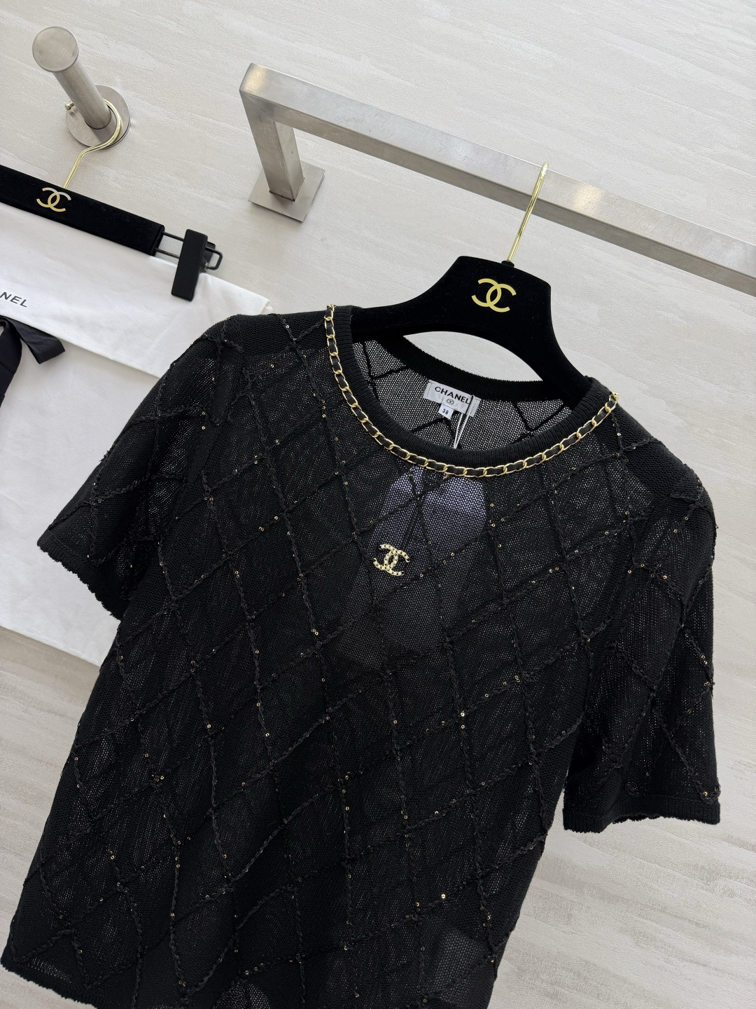 #Chane♡²⁶菱格纹短袖针织衫｜把法式优雅焊在身上经典菱格纹 链条圆领 双C金标每一处细节都在诠释高