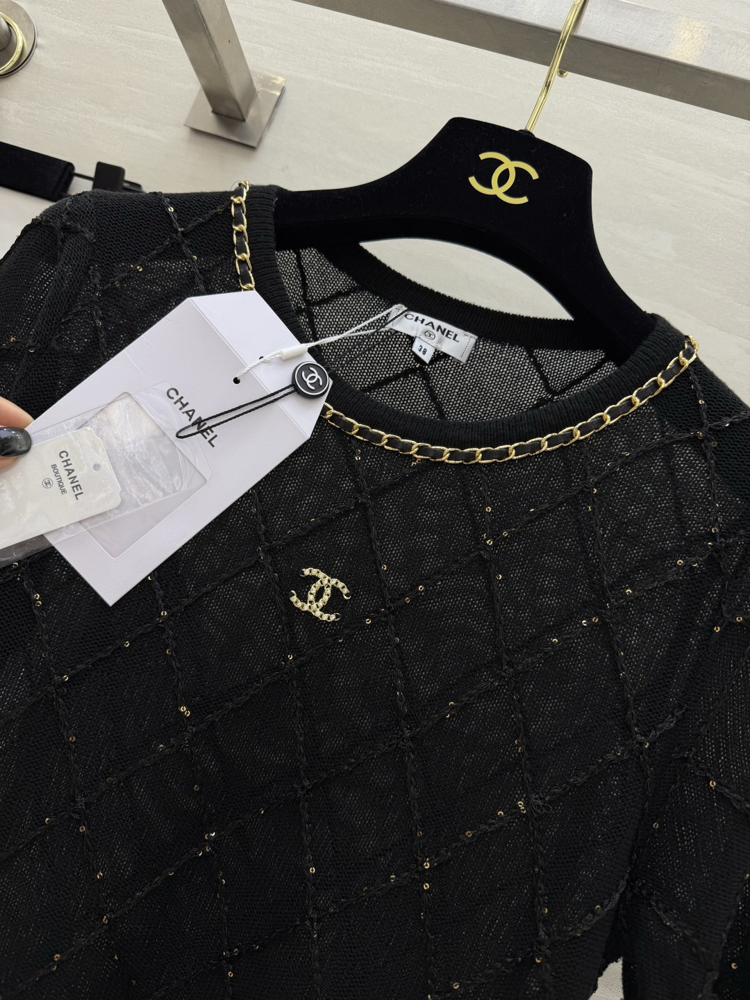 #Chane♡²⁶菱格纹短袖针织衫｜把法式优雅焊在身上经典菱格纹 链条圆领 双C金标每一处细节都在诠释高