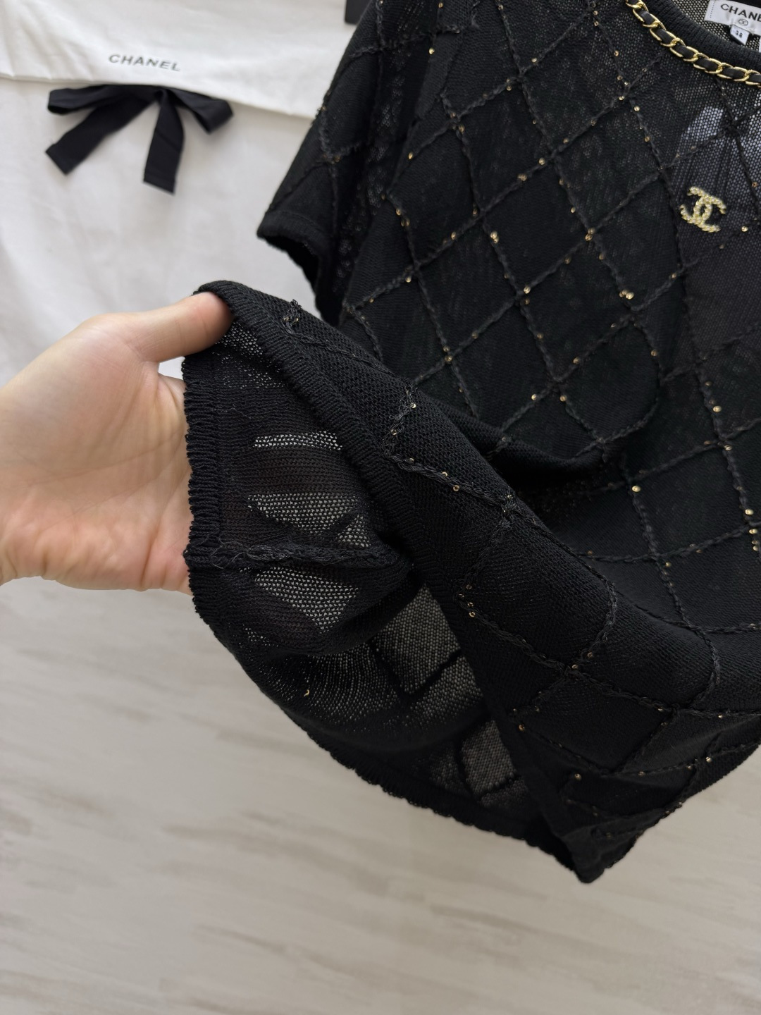 #Chane♡²⁶菱格纹短袖针织衫｜把法式优雅焊在身上经典菱格纹 链条圆领 双C金标每一处细节都在诠释高