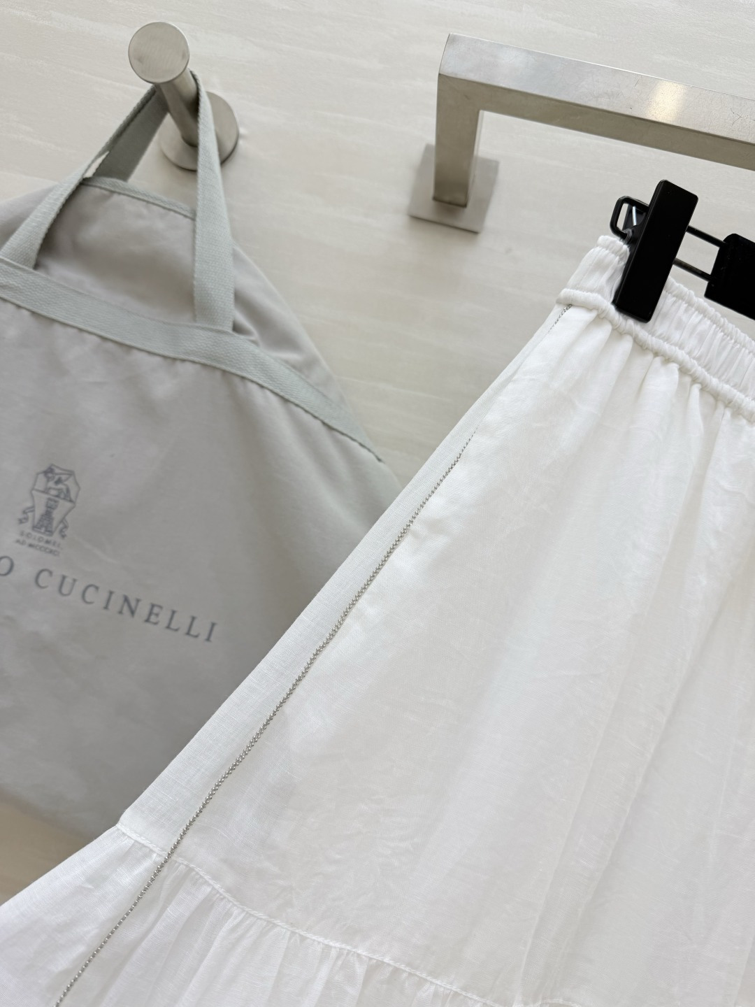 Brunello Cucinelli ²⁶苎麻半裙🤍把意式松弛感穿在身上轻薄苎麻面料，透气又有筋骨蕾丝+