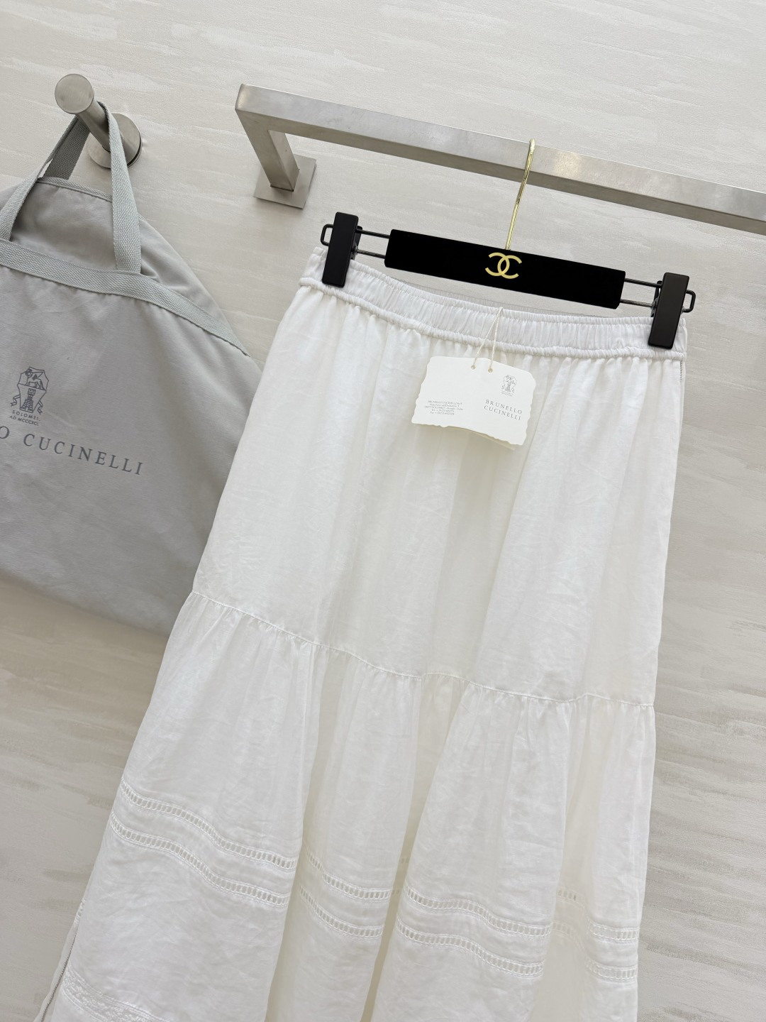 Brunello Cucinelli ²⁶苎麻半裙🤍把意式松弛感穿在身上轻薄苎麻面料，透气又有筋骨蕾丝+