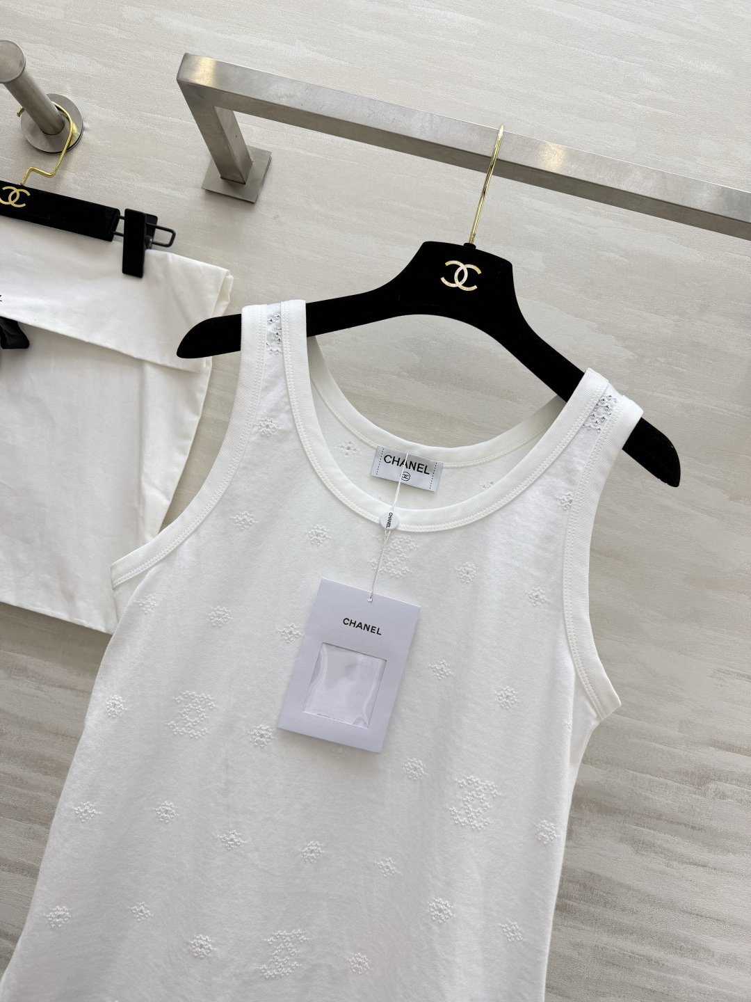 #Chane♡²⁶P限定 白月光背心🤍 把温柔与贵气焊在身上的百搭内搭 满印双C刺绣 低调又高级 单穿叠