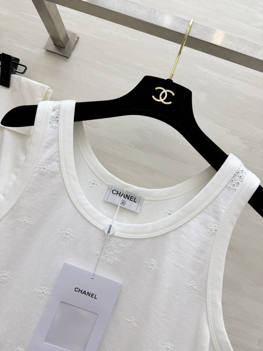 #Chane♡²⁶P限定 白月光背心🤍 把温柔与贵气焊在身上的百搭内搭 满印双C刺绣 低调又高级 单穿叠