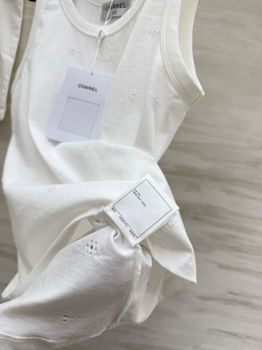 #Chane♡²⁶P限定 白月光背心🤍 把温柔与贵气焊在身上的百搭内搭 满印双C刺绣 低调又高级 单穿叠