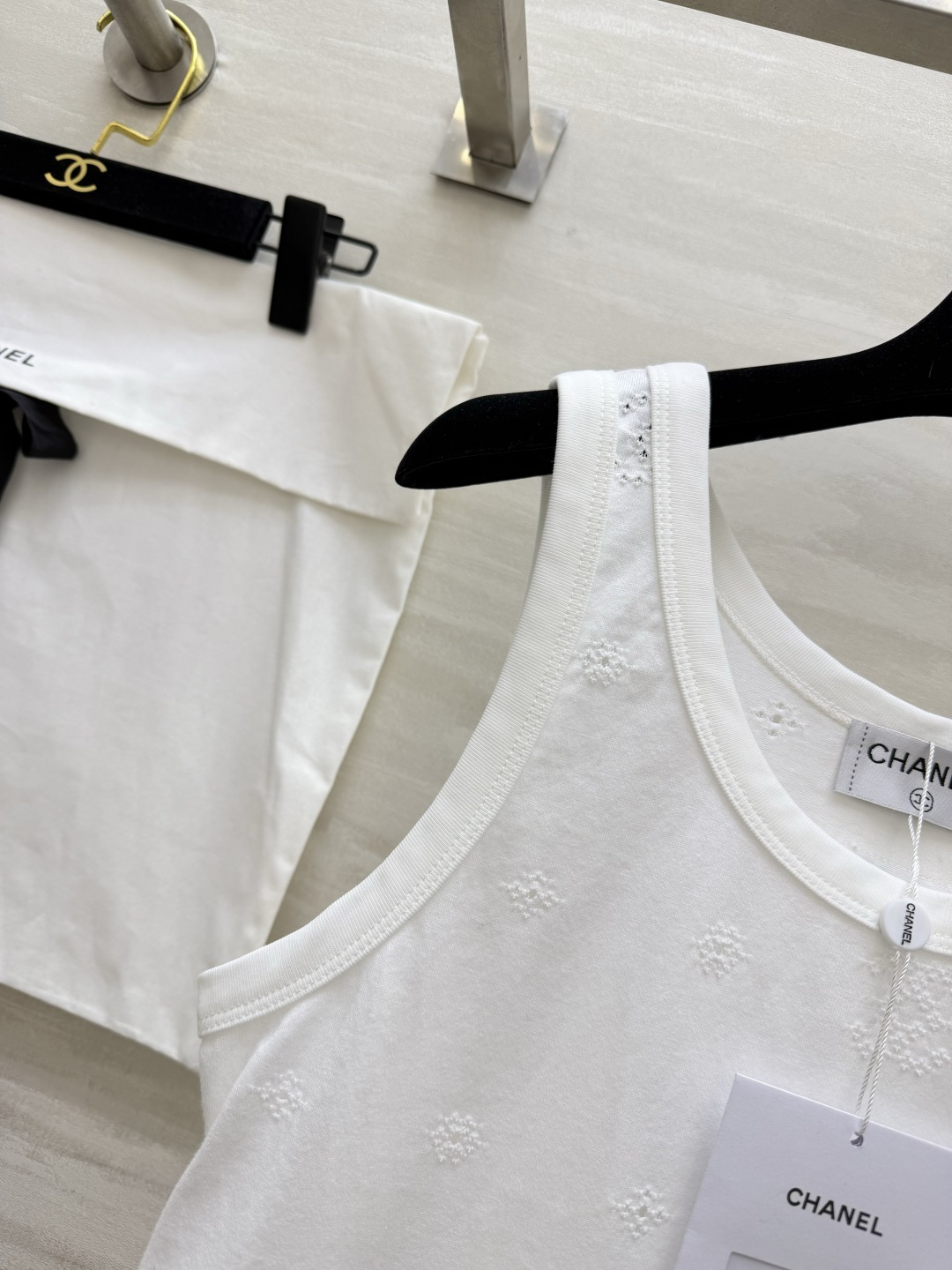 #Chane♡²⁶P限定 白月光背心🤍 把温柔与贵气焊在身上的百搭内搭 满印双C刺绣 低调又高级 单穿叠