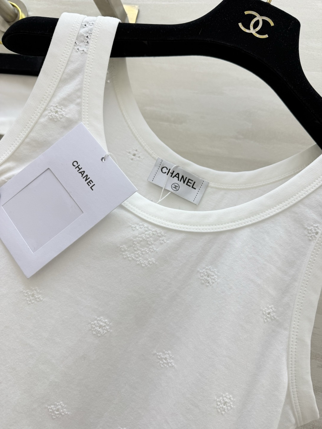 #Chane♡²⁶P限定 白月光背心🤍 把温柔与贵气焊在身上的百搭内搭 满印双C刺绣 低调又高级 单穿叠