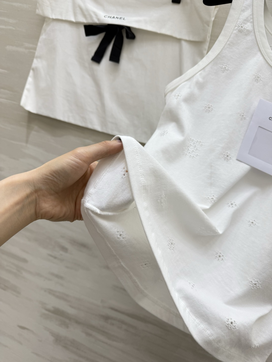 #Chane♡²⁶P限定 白月光背心🤍 把温柔与贵气焊在身上的百搭内搭 满印双C刺绣 低调又高级 单穿叠