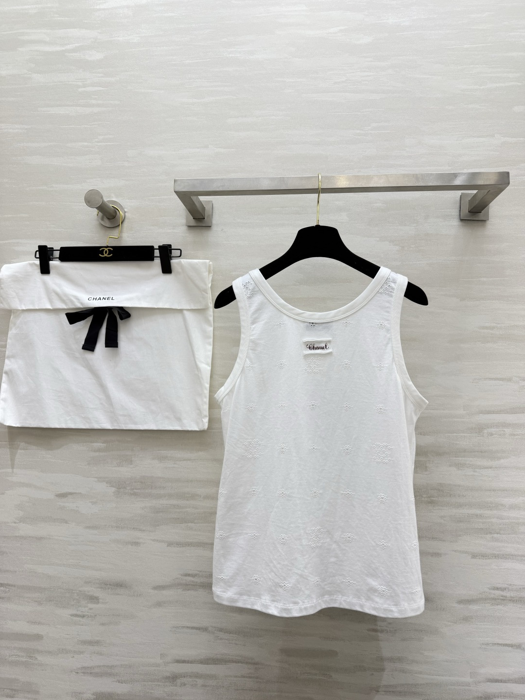 #Chane♡²⁶P限定 白月光背心🤍 把温柔与贵气焊在身上的百搭内搭 满印双C刺绣 低调又高级 单穿叠