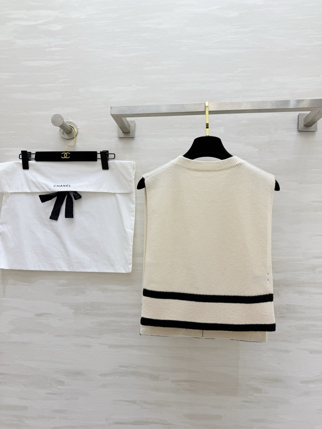 #Chane♡²⁶🧶高级感羊绒针织马甲 通勤穿搭的万能神器 极简风针织马甲真的是衣柜里的百搭王者✨奶白/