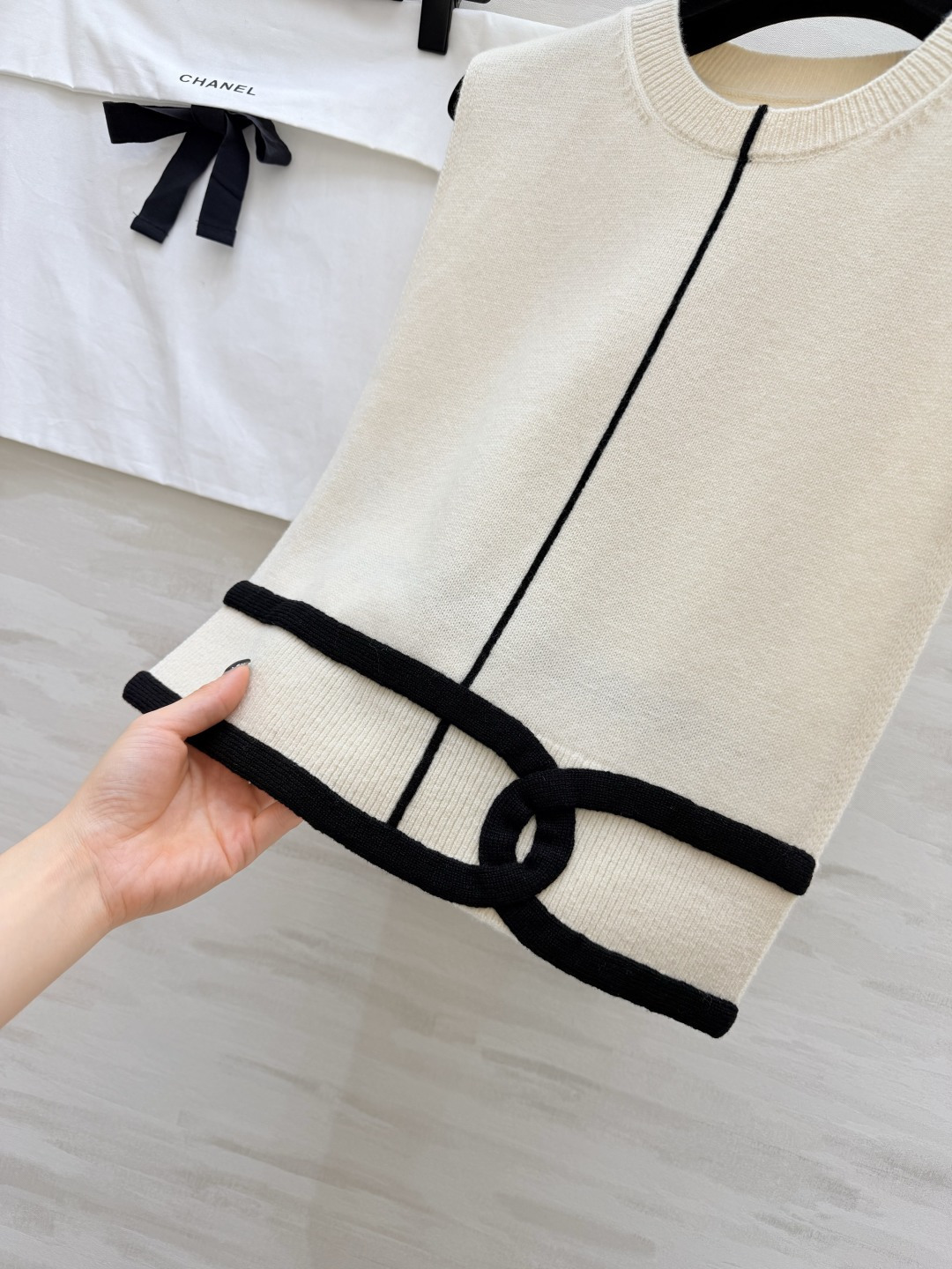 #Chane♡²⁶🧶高级感羊绒针织马甲 通勤穿搭的万能神器 极简风针织马甲真的是衣柜里的百搭王者✨奶白/