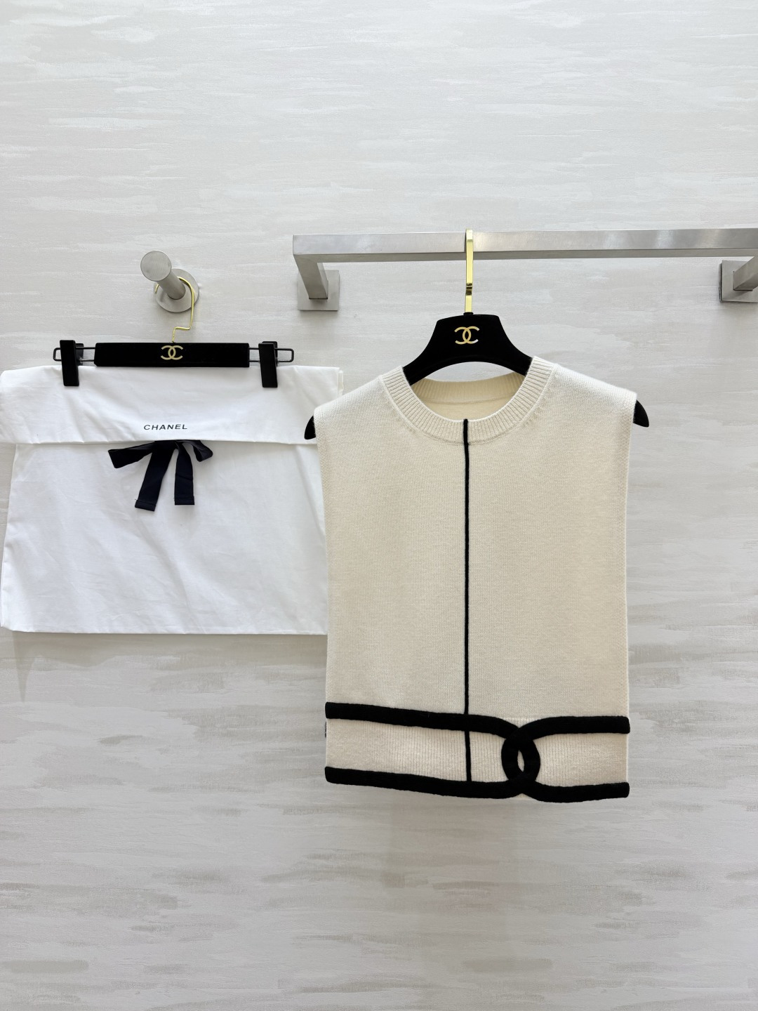 #Chane♡²⁶🧶高级感羊绒针织马甲 通勤穿搭的万能神器 极简风针织马甲真的是衣柜里的百搭王者✨奶白/