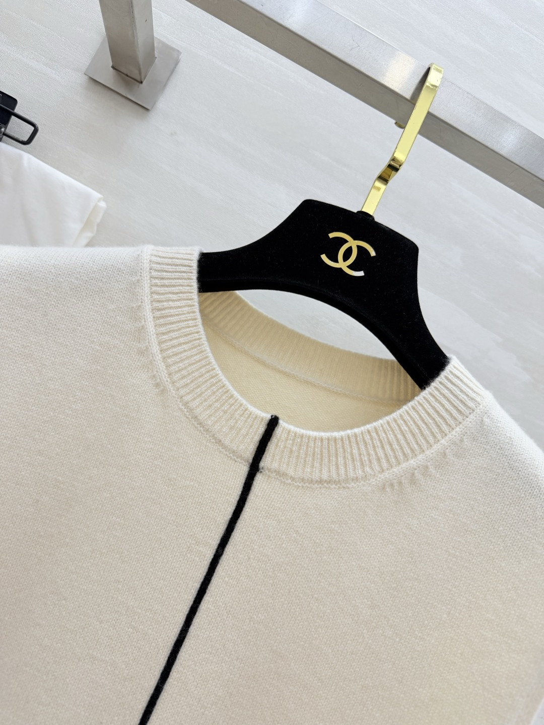 #Chane♡²⁶🧶高级感羊绒针织马甲 通勤穿搭的万能神器 极简风针织马甲真的是衣柜里的百搭王者✨奶白/