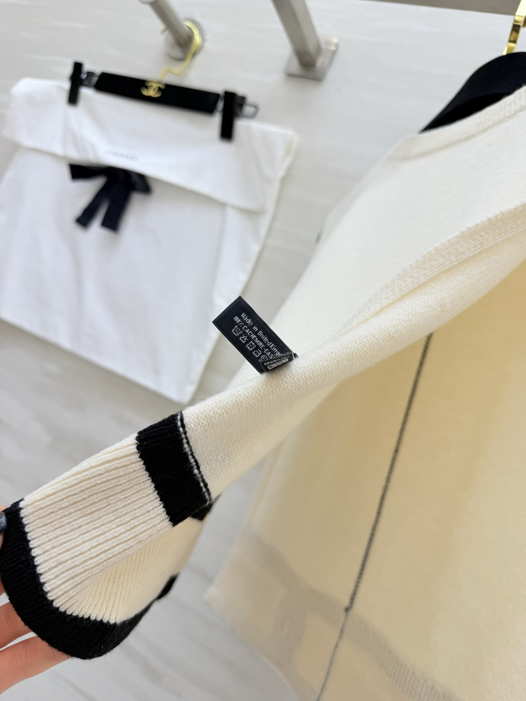 #Chane♡²⁶🧶高级感羊绒针织马甲 通勤穿搭的万能神器 极简风针织马甲真的是衣柜里的百搭王者✨奶白/