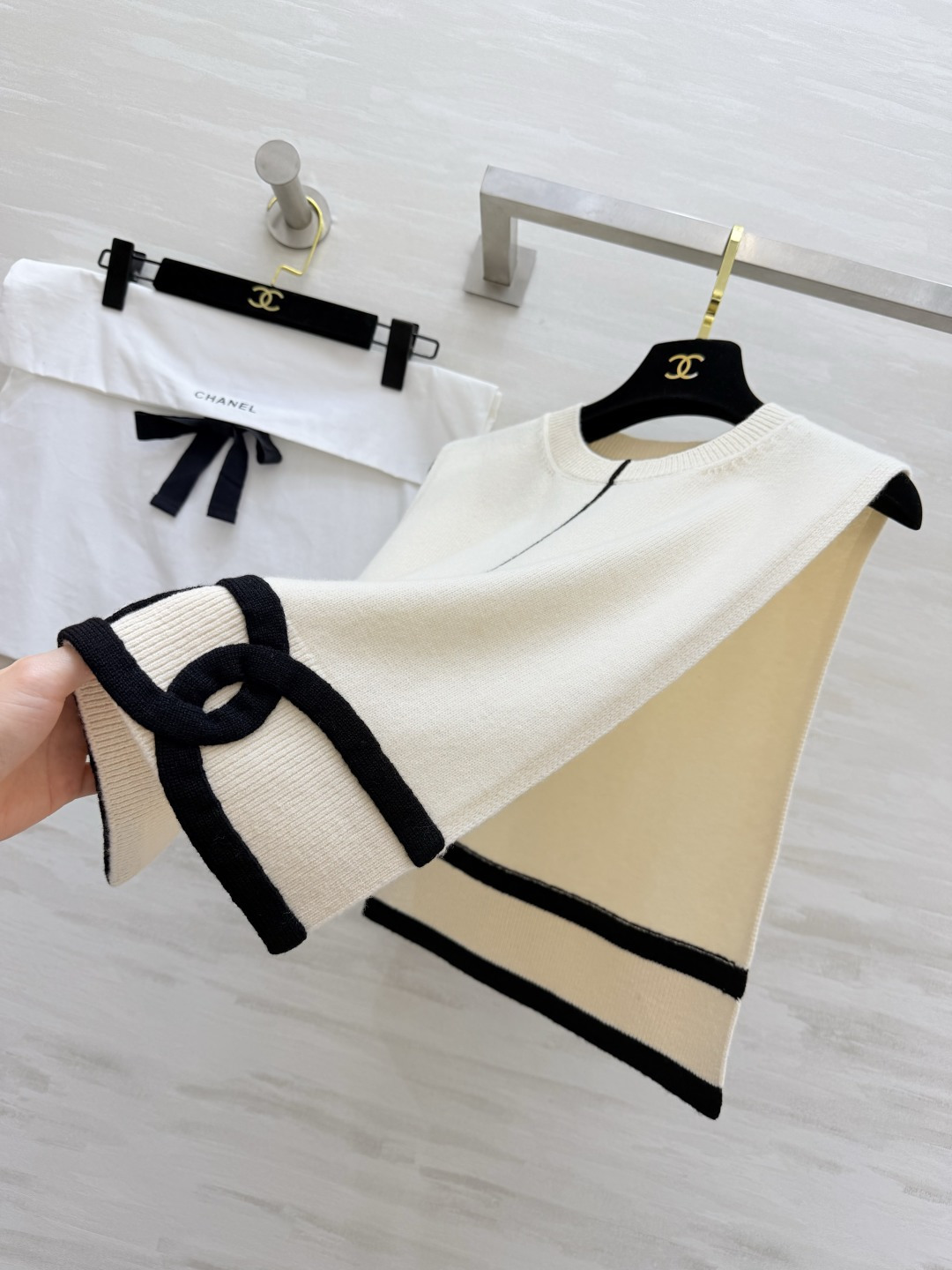 #Chane♡²⁶🧶高级感羊绒针织马甲 通勤穿搭的万能神器 极简风针织马甲真的是衣柜里的百搭王者✨奶白/