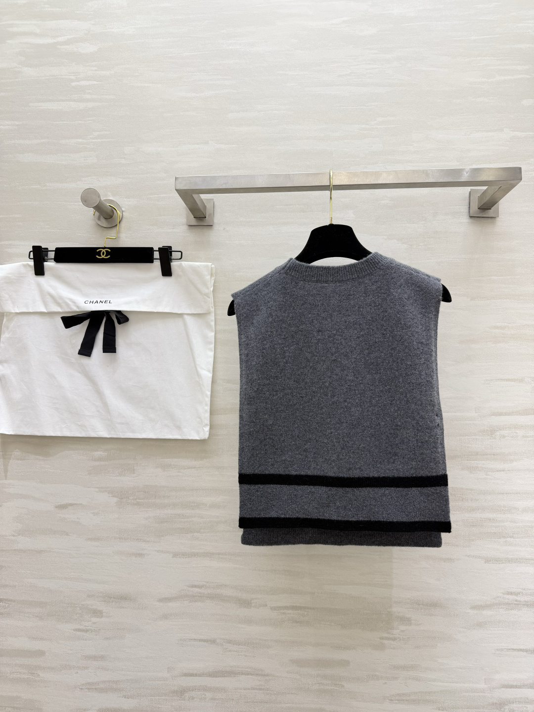 #Chane♡²⁶🧶高级感羊绒针织马甲 通勤穿搭的万能神器 极简风针织马甲真的是衣柜里的百搭王者✨奶白/