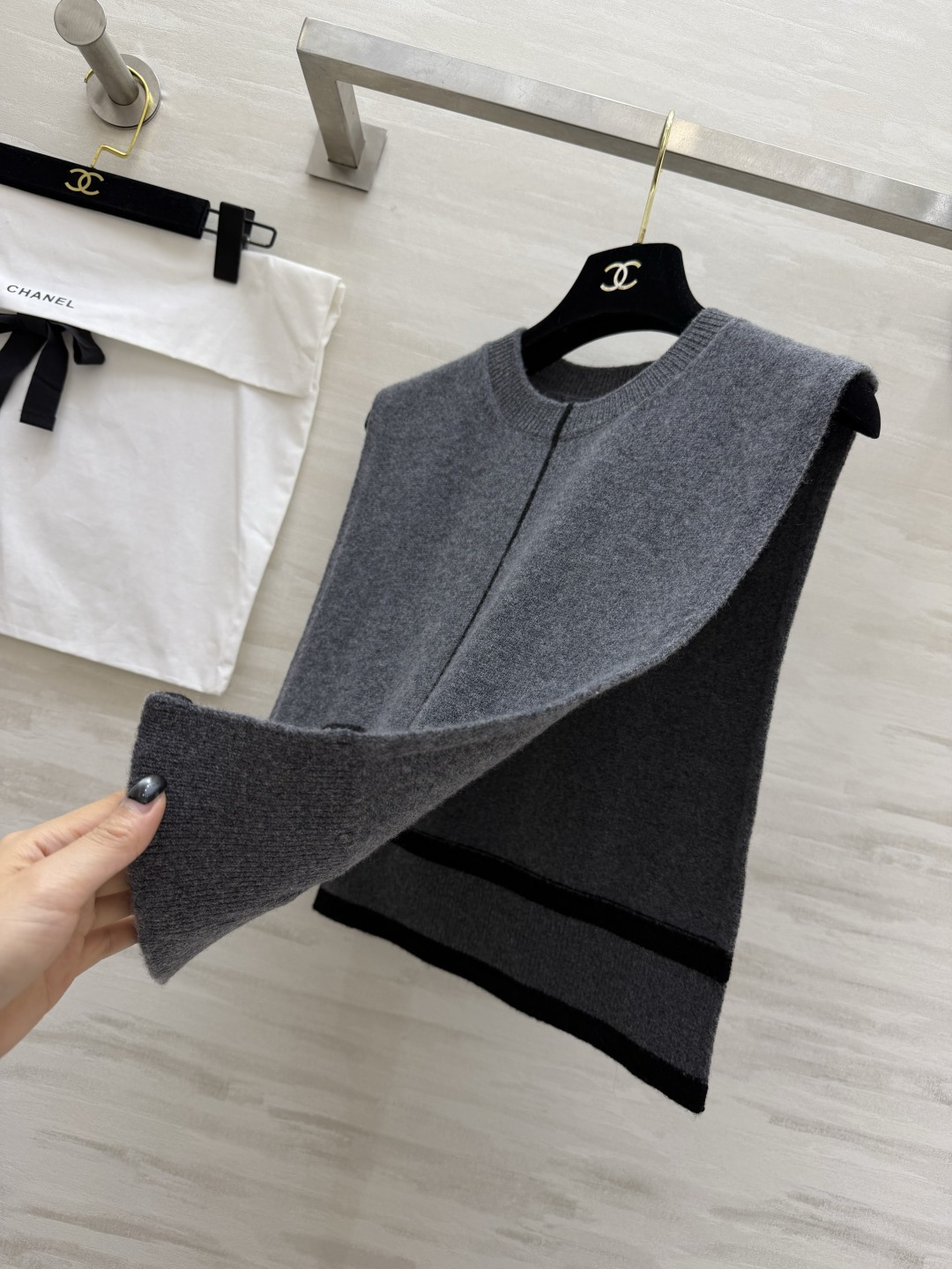 #Chane♡²⁶🧶高级感羊绒针织马甲 通勤穿搭的万能神器 极简风针织马甲真的是衣柜里的百搭王者✨奶白/